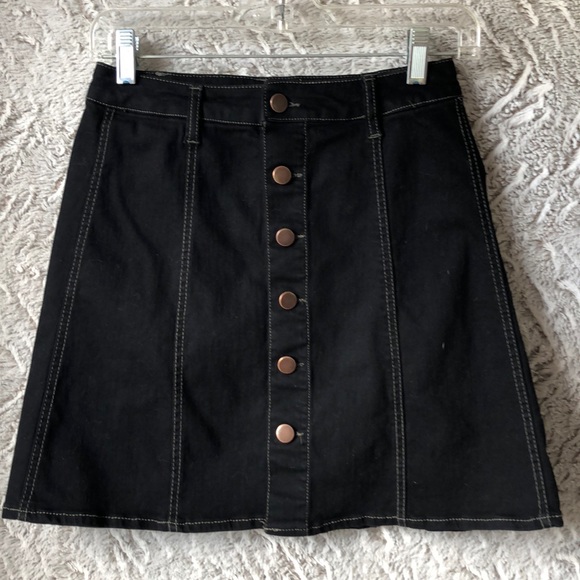 Woman’s button skirt - Picture 1 of 3